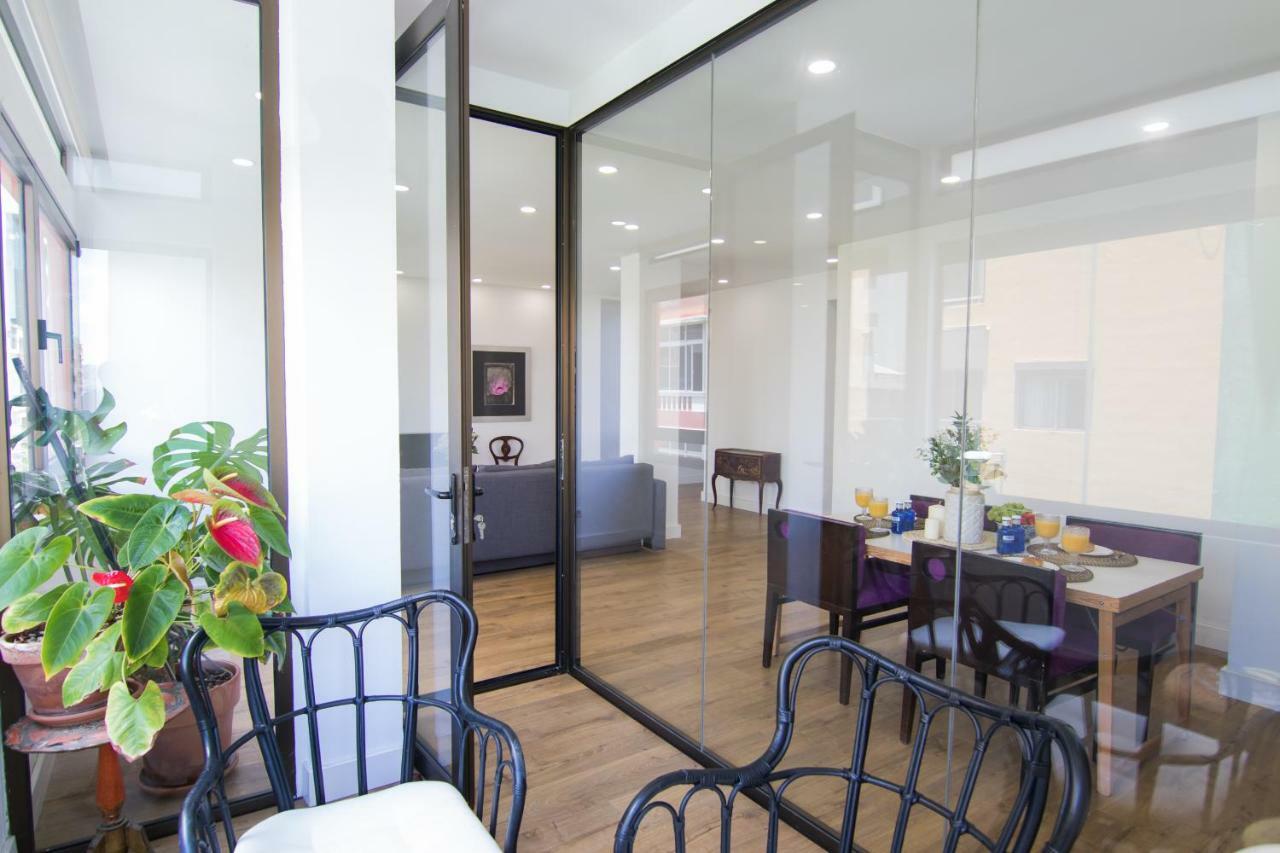Homeforguest Stylish And Modern Apartment Overlooking Las Canteras Las Palmas / Gran Canaria Exterior foto