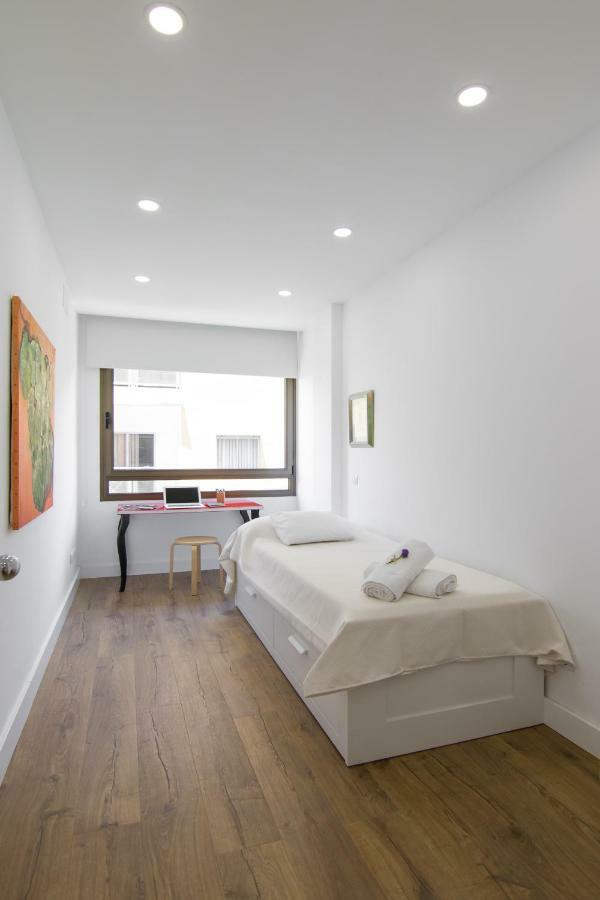 Homeforguest Stylish And Modern Apartment Overlooking Las Canteras Las Palmas / Gran Canaria Exterior foto