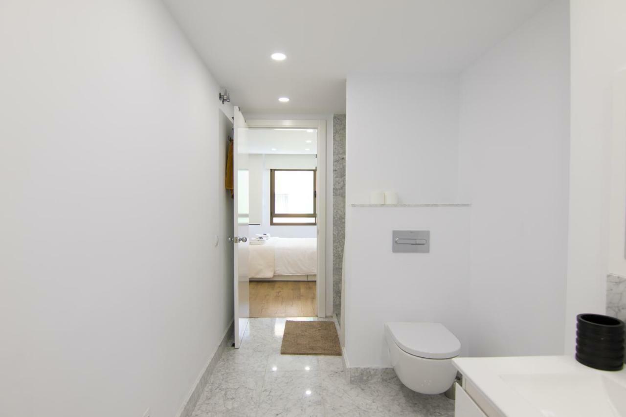 Homeforguest Stylish And Modern Apartment Overlooking Las Canteras Las Palmas / Gran Canaria Exterior foto