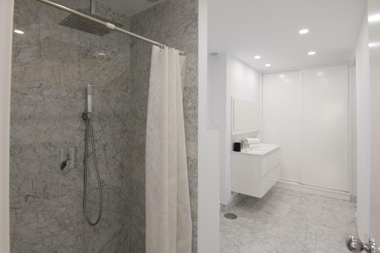 Homeforguest Stylish And Modern Apartment Overlooking Las Canteras Las Palmas / Gran Canaria Exterior foto