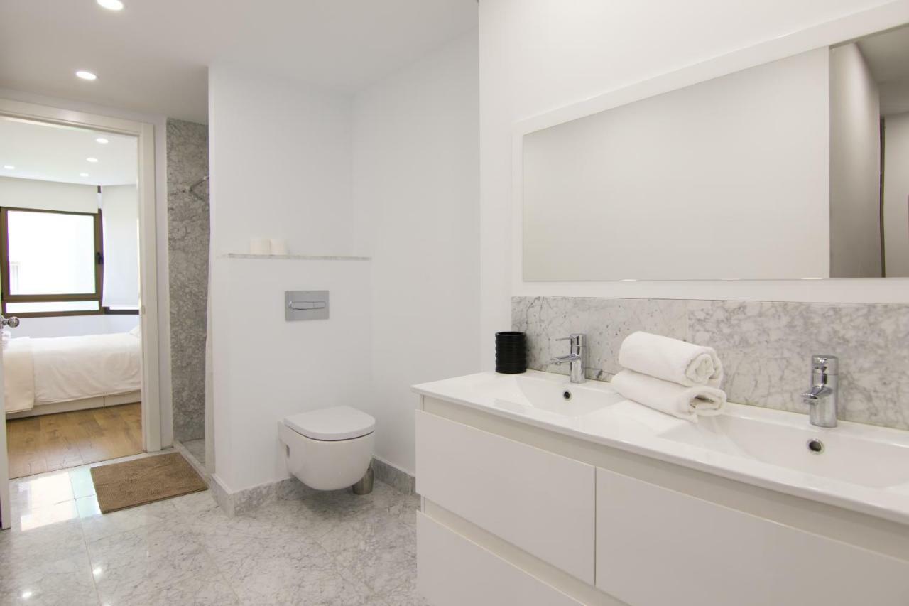 Homeforguest Stylish And Modern Apartment Overlooking Las Canteras Las Palmas / Gran Canaria Exterior foto