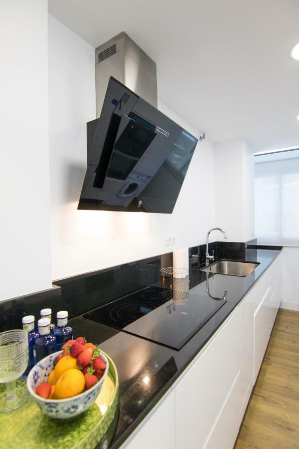 Homeforguest Stylish And Modern Apartment Overlooking Las Canteras Las Palmas / Gran Canaria Exterior foto