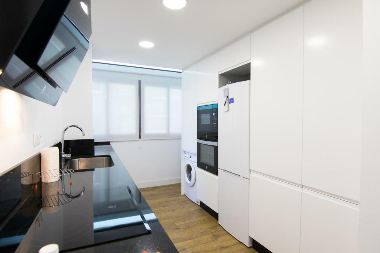 Homeforguest Stylish And Modern Apartment Overlooking Las Canteras Las Palmas / Gran Canaria Exterior foto