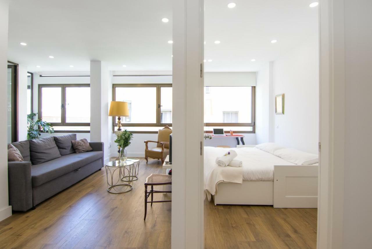 Homeforguest Stylish And Modern Apartment Overlooking Las Canteras Las Palmas / Gran Canaria Exterior foto