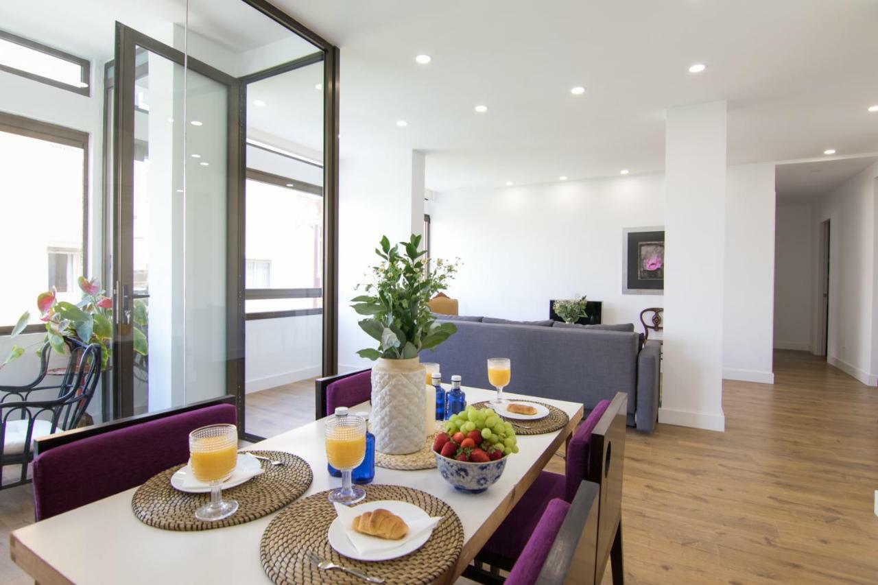 Homeforguest Stylish And Modern Apartment Overlooking Las Canteras Las Palmas / Gran Canaria Exterior foto