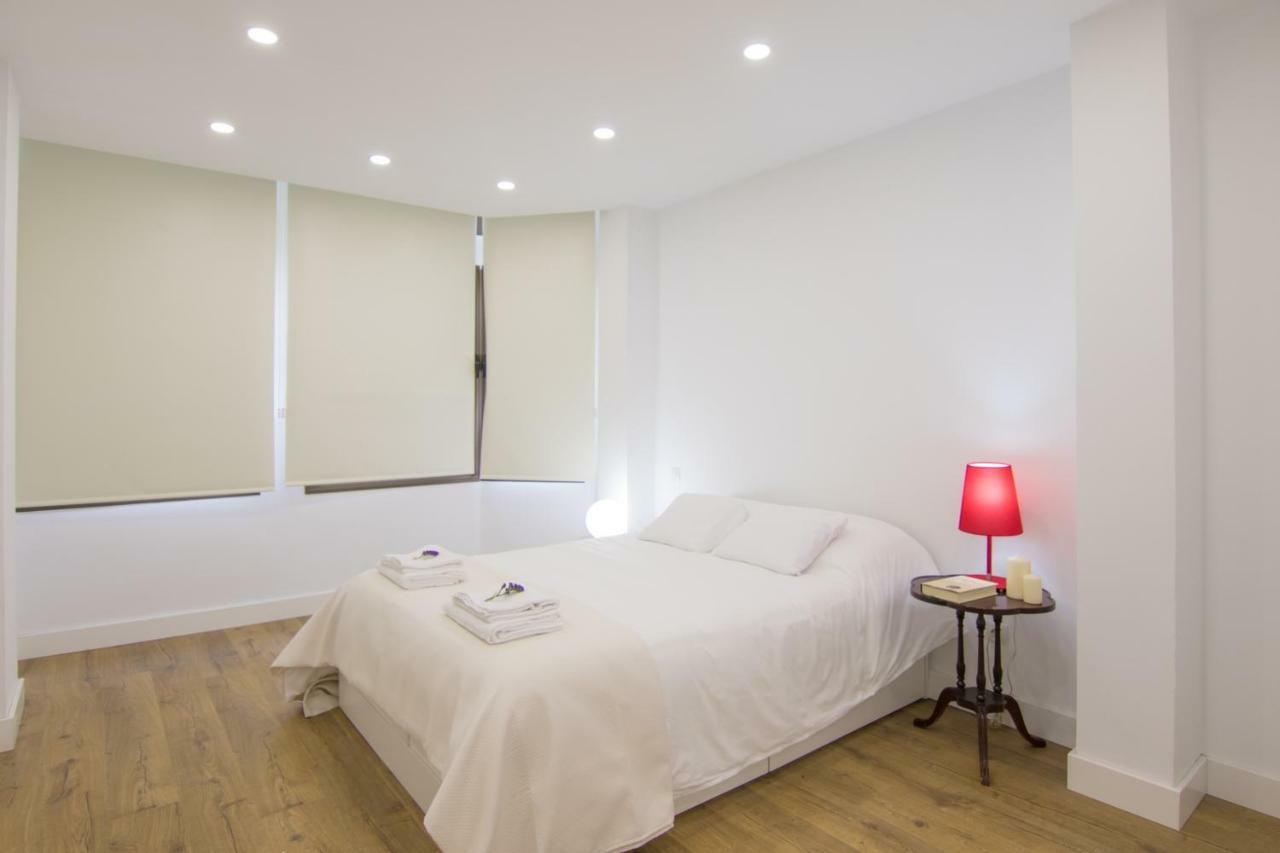 Homeforguest Stylish And Modern Apartment Overlooking Las Canteras Las Palmas / Gran Canaria Exterior foto