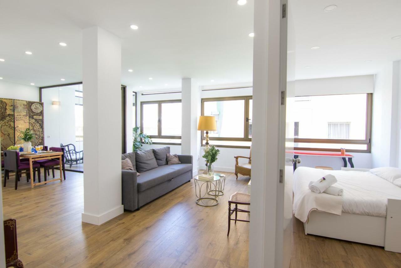 Homeforguest Stylish And Modern Apartment Overlooking Las Canteras Las Palmas / Gran Canaria Exterior foto