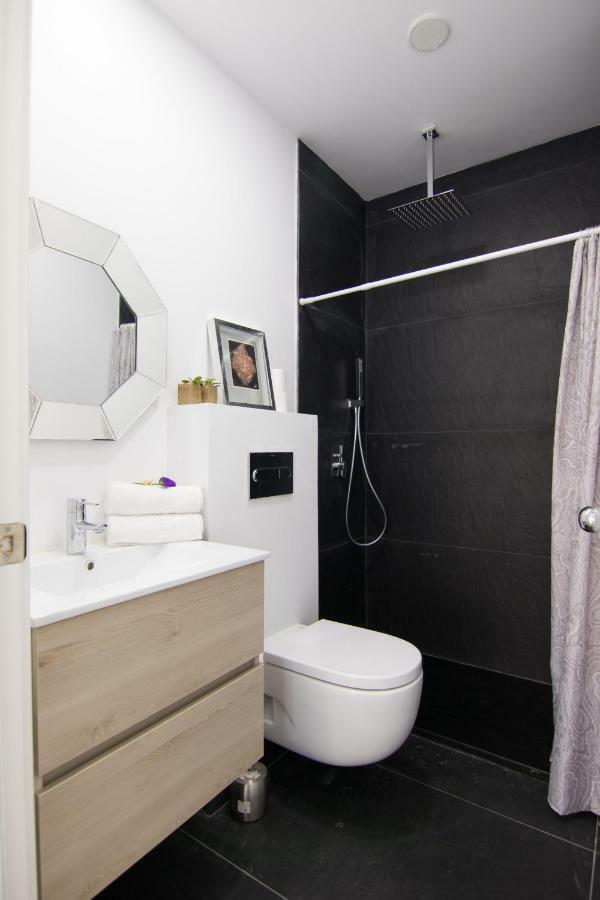 Homeforguest Stylish And Modern Apartment Overlooking Las Canteras Las Palmas / Gran Canaria Exterior foto