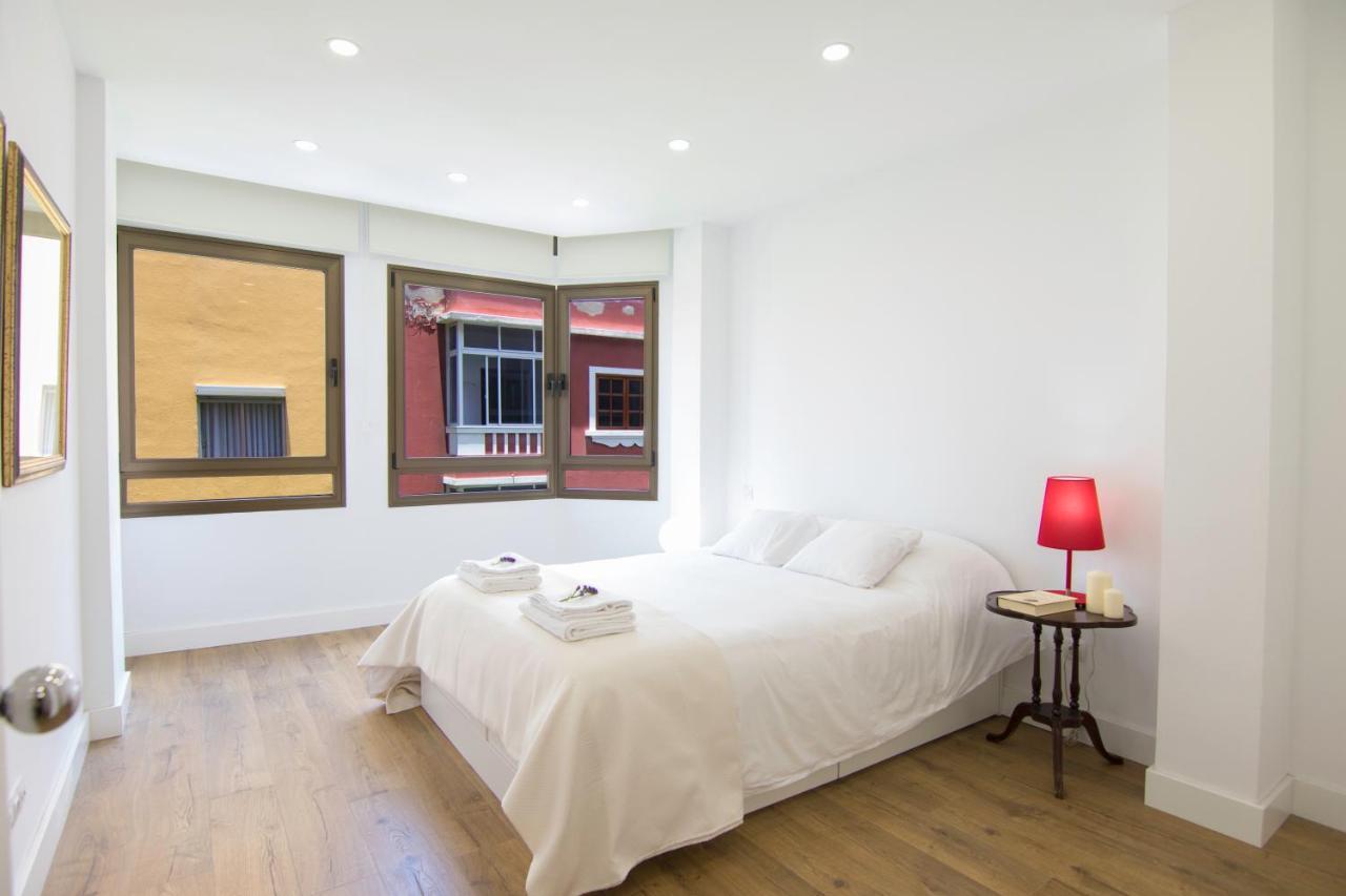 Homeforguest Stylish And Modern Apartment Overlooking Las Canteras Las Palmas / Gran Canaria Exterior foto